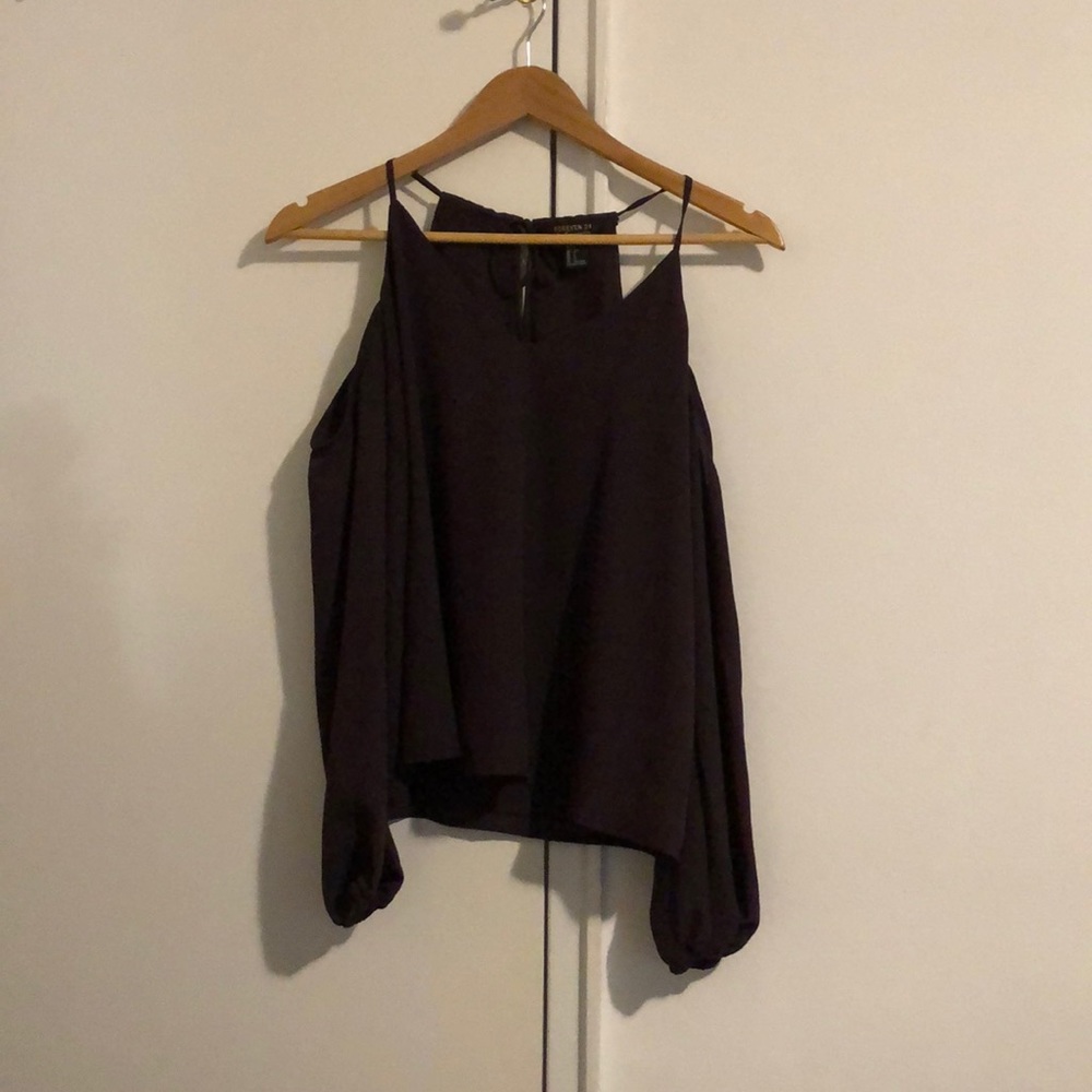 Open shoulder long-sleeved shirt